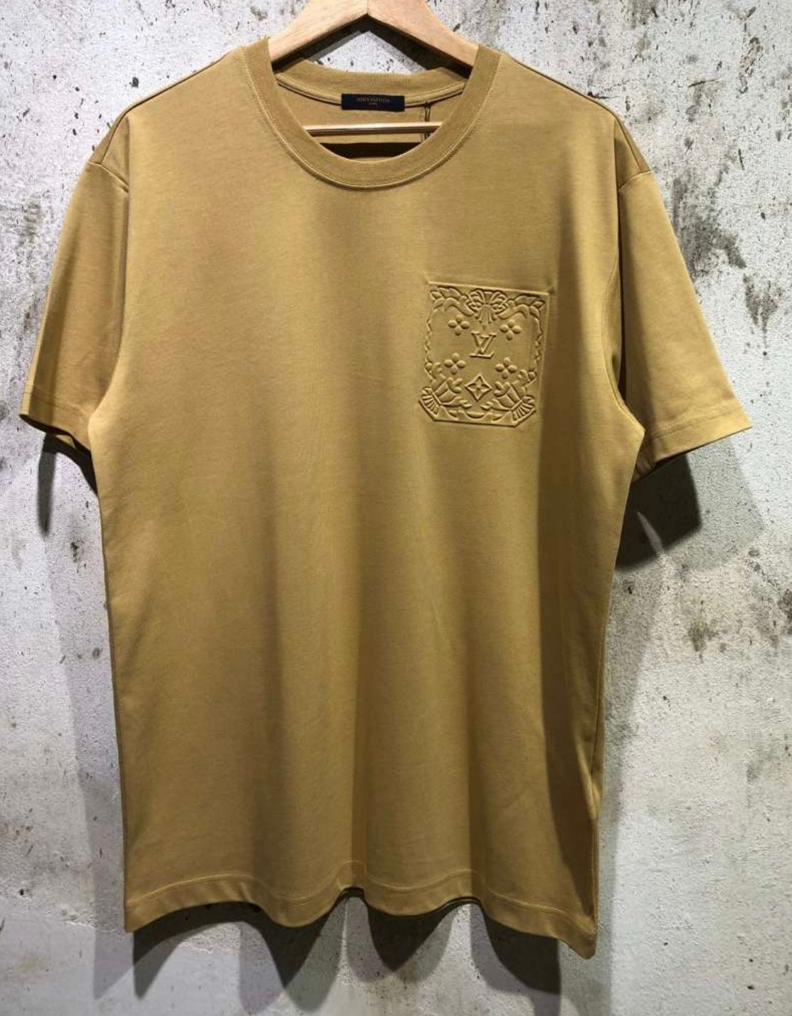 LV Men T-shirt